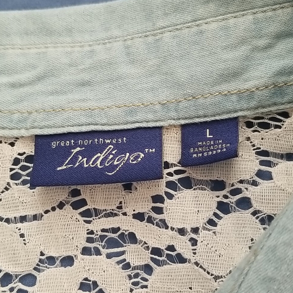 Sleeveless Blouse - Picture 4 of 6